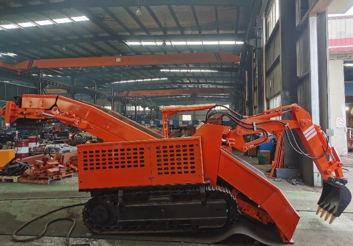 跟著帥龍重工一起看看履帶扒渣機(jī)的8點(diǎn)維護(hù)保養(yǎng)事項(xiàng)！